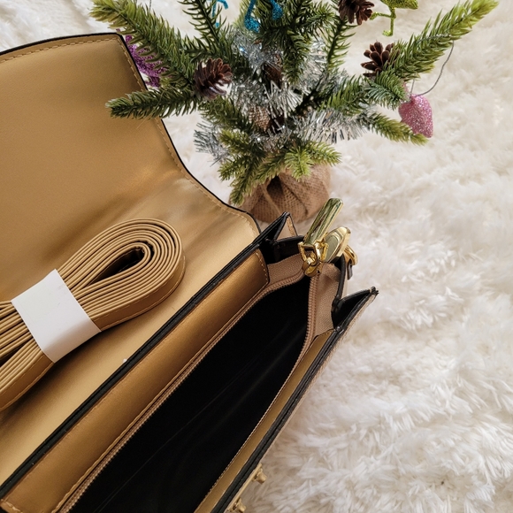 GOLD purse - Picture 2 of 4